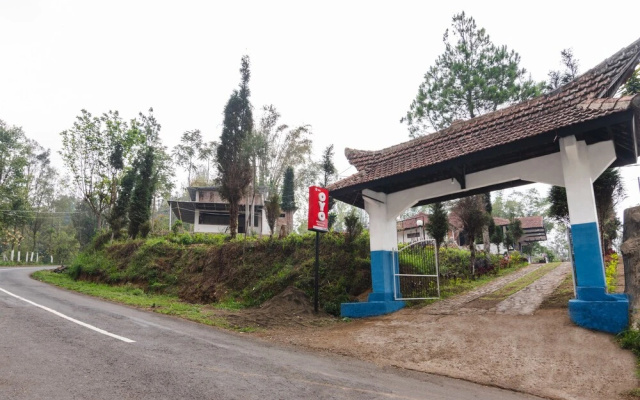 Intan Bromo Homestay by OYO Rooms