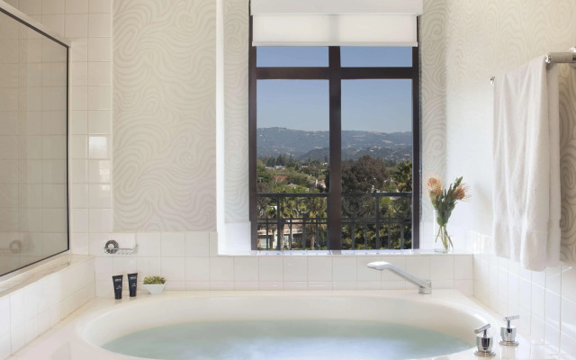 Juniper Hotel Cupertino, Curio Collection by Hilton