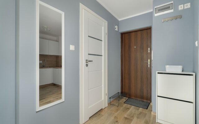 Poznan Apartment With 2 Desks by Renters