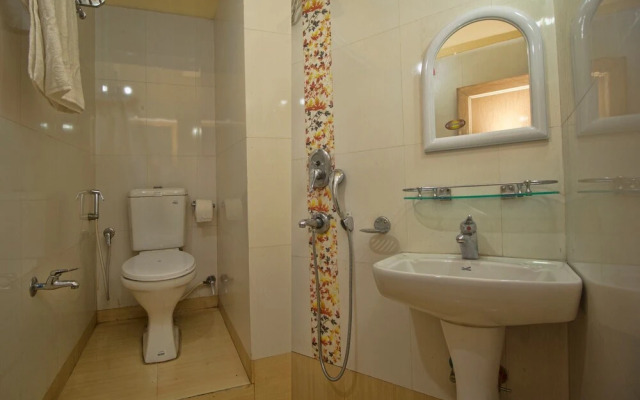OYO 16041 Hotel Golden Moments