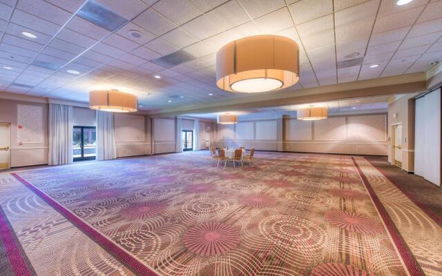 Doubletree By Hilton Akron/Fairlawn