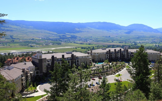 1204 Country Club Drive - 2 Bed + Den