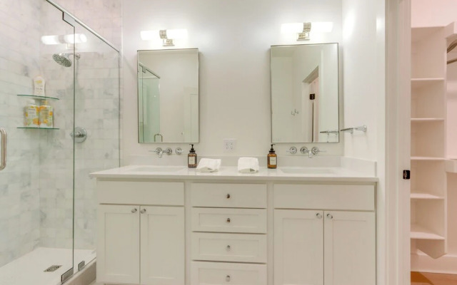 Near Downtown: Luxury Townhome in Bentonville!