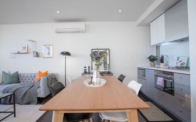 107light Filled Cozy Apt in the Heart of St Kilda