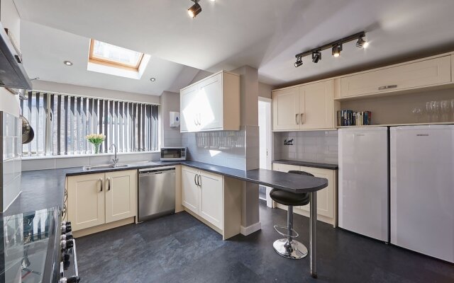 Host Stay Rosedale House