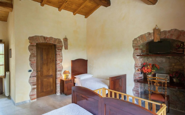 Farmhouse in Aulla With Private Pool