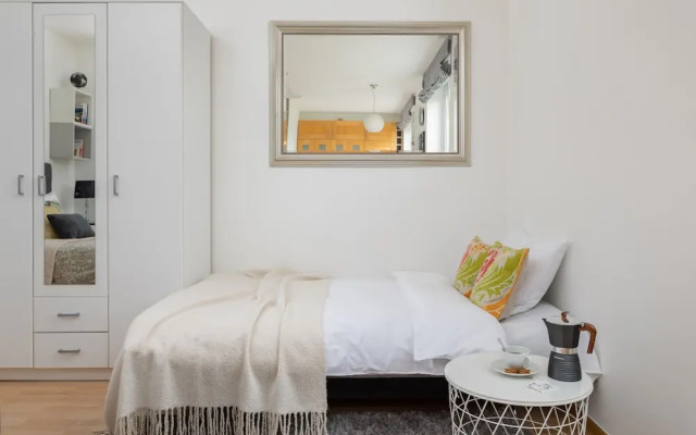 Studio Al. Wyzwolenia 10 by Renters