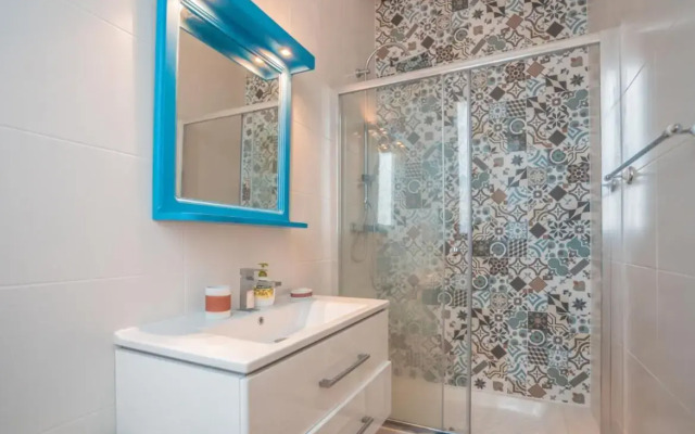 Blue Waves Apartment with Maltese Balcony