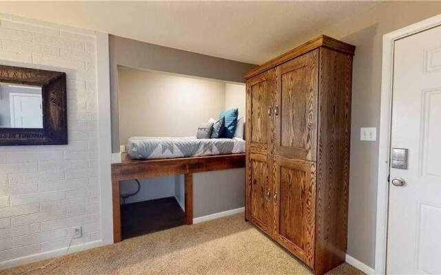 Purple Sage Flats #8 1 Bedroom Apts