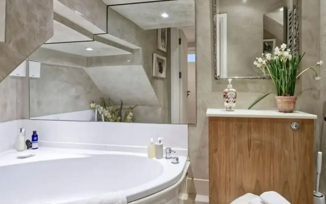 Gorgeous 4-bed House Near Museums Hyde Park