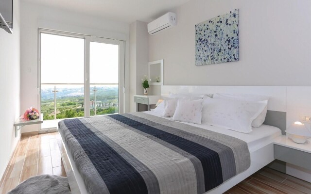 Stunning Home in Kucine With Wifi and 4 Bedrooms