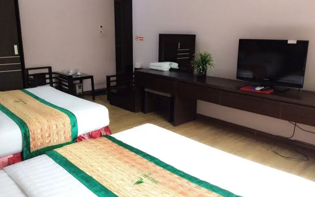 Westlake Hotel - Lac Long Quan