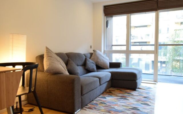 Modern 1 Bedroom Flat in East London