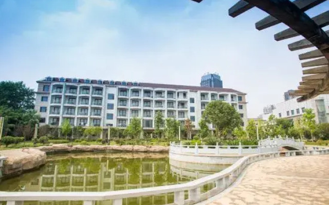 Sunshine Beach Holiday Hotel
