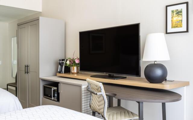 Holiday Inn Long Island-Islip Arpt East by IHG