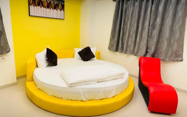 Hotel Yellow House