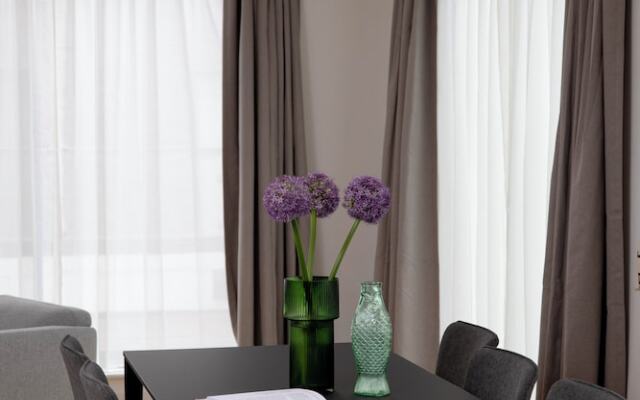 Bob W Tower Hill Residences