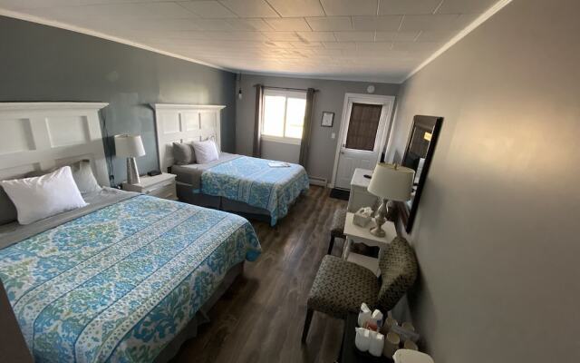 Pines Motel