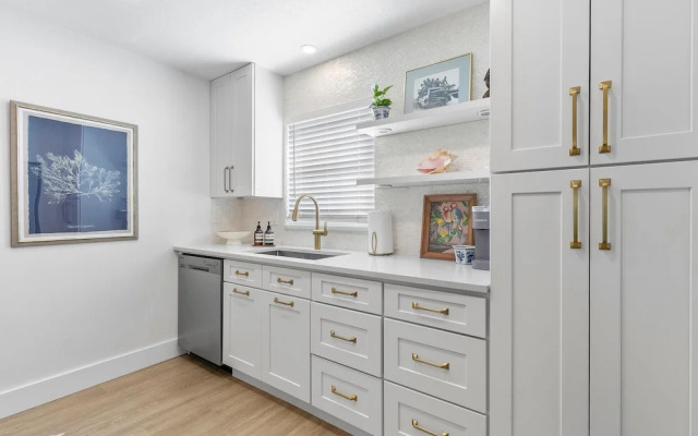 Colony Beach Club 122