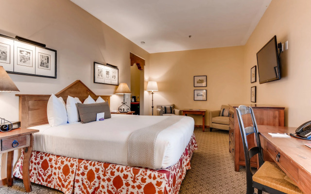 Piñon Court By La Fonda