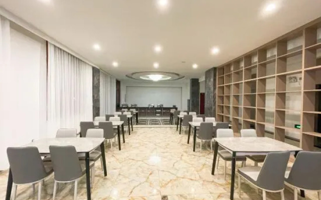 Ju County Baiyun Hotel