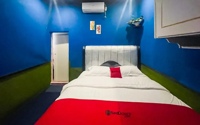 RedDoorz Syariah @ Jalan RJ Junjungan Lubis Pandan