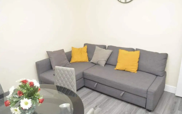 4 Bedroom House in Grays - Sleeps 6 & Parking