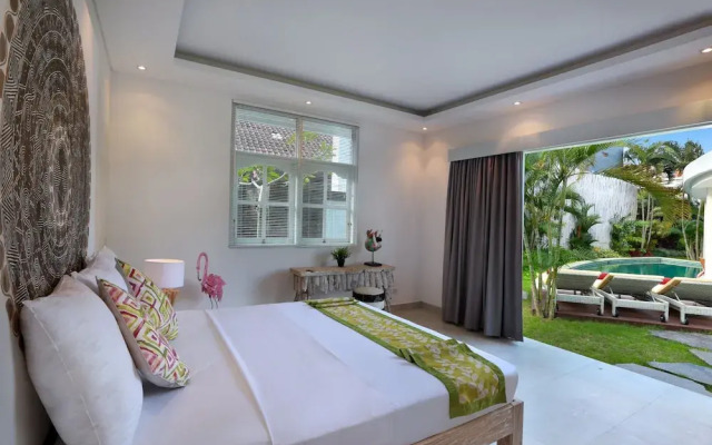 Seminyak White Design Villa