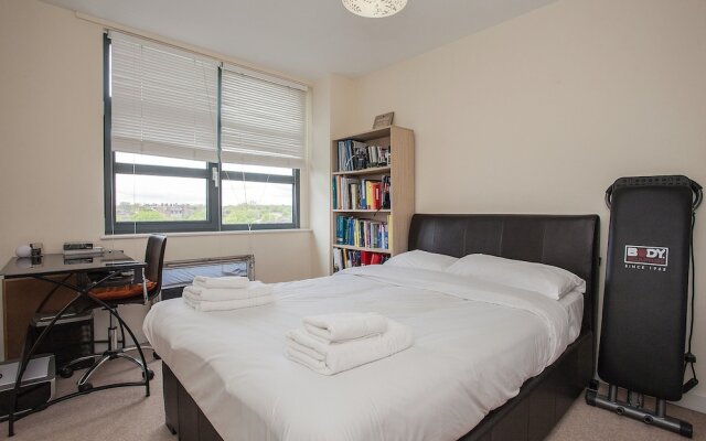 Modern 2 Bedroom Flat Close to Old Street