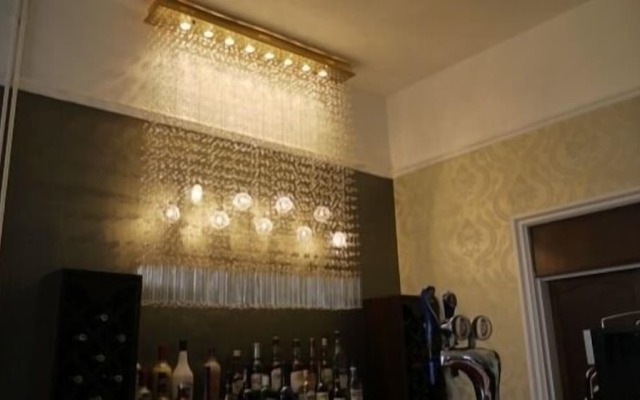 Hillcrest Hotel