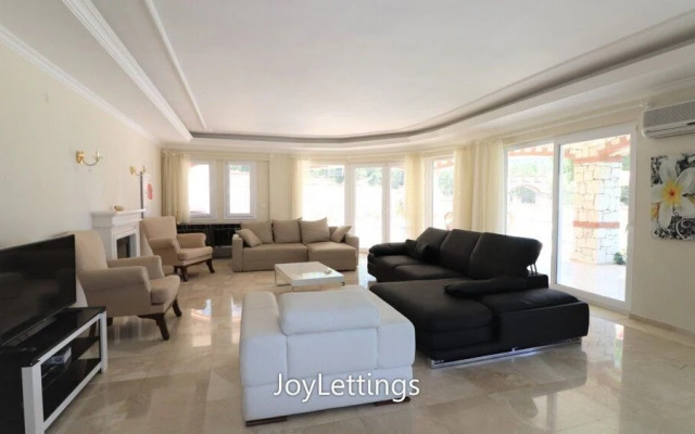 Villa NKL1 by JoyLettings