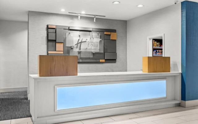 Holiday Inn Express and Suites Savannah - Midtown by IHG