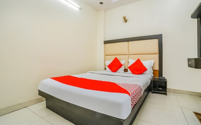 Hotel Pushpak Palace