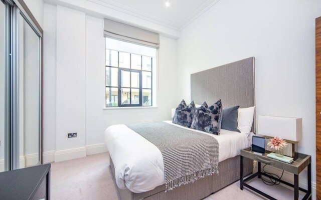 Luxury 1 Bed Apartment by the River