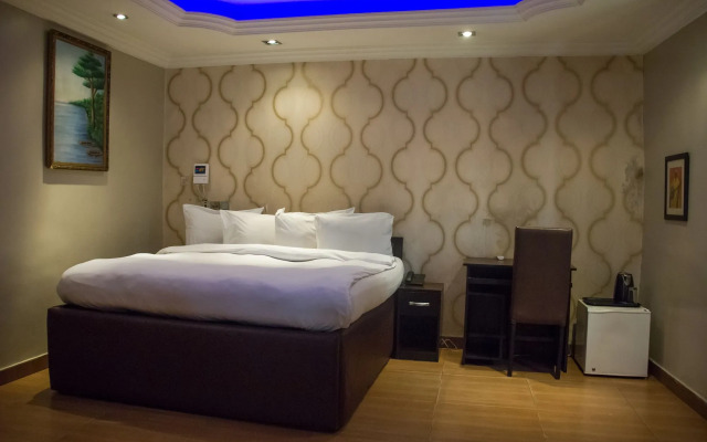Triple Tee Hotel