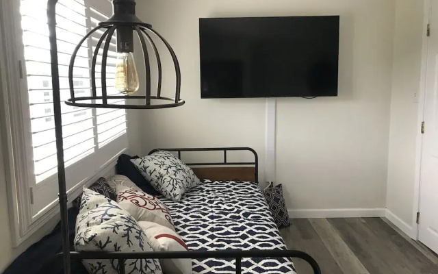Vineyard Harbor Motel - Private Beach
