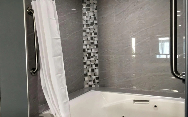 Laguna Inn & Suites