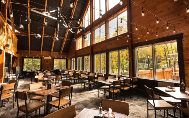 Camelback Lodge & Aquatopia Indoor Waterpark