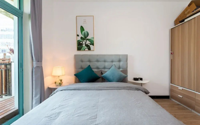 StarHome West Nanjing Road Branch