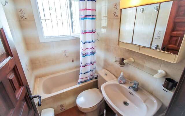 Linda - modern villa with splendid views in Benissa