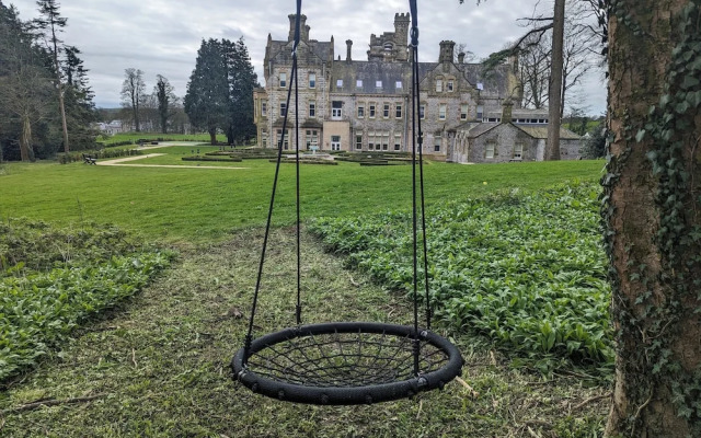 Alice House Stone Cross Mansion
