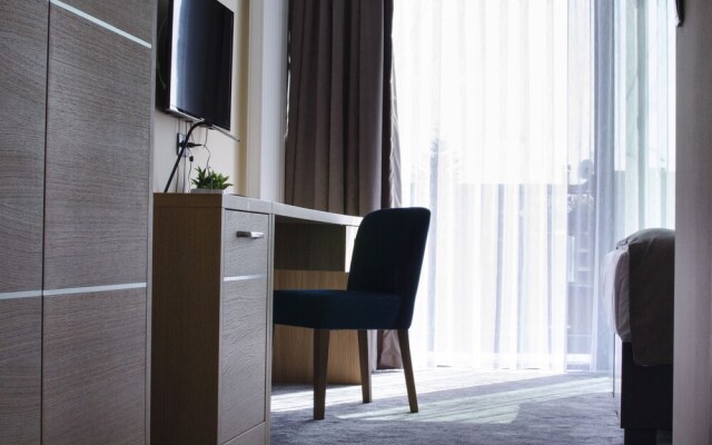 AZZA Hotel & Restaurant