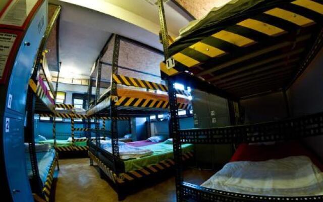 High 5 Hostel