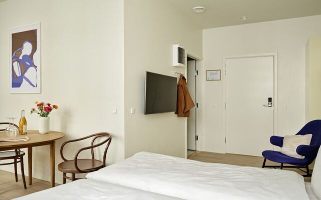 Apēron Apartment Hotel