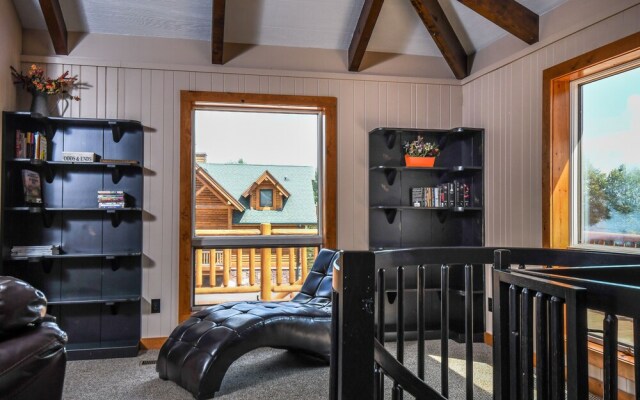 Log Hut 3 Bedroom House