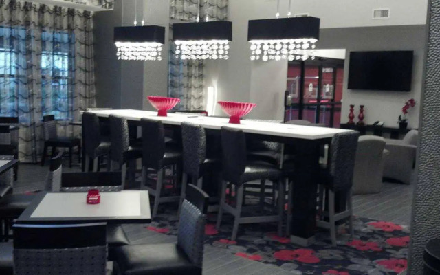 Hampton Inn & Suites DuPont