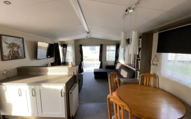 Premium 2 bed Caravan Sleeps 6 With Huge Decking