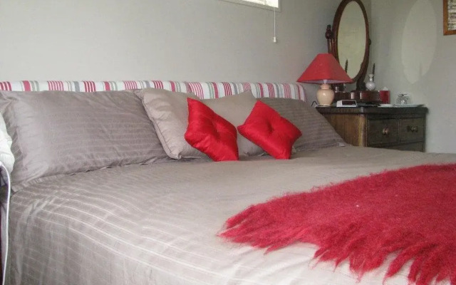 Cricklewood House Bed & Breakfast