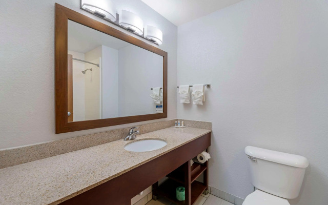 Comfort Suites Lake Geneva East