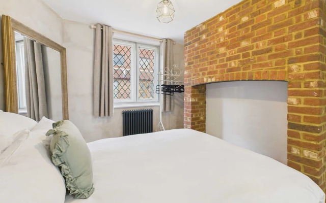 Host Stay Dame Alice Street